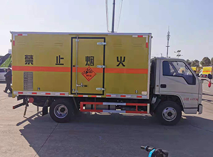 德清爆破器材运输车工人安全操作规范与智能技术保障